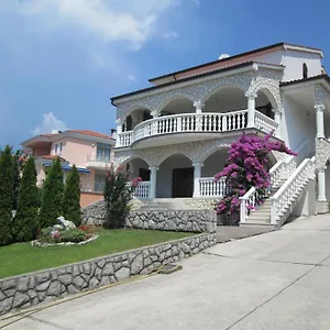 Sandra Apartman